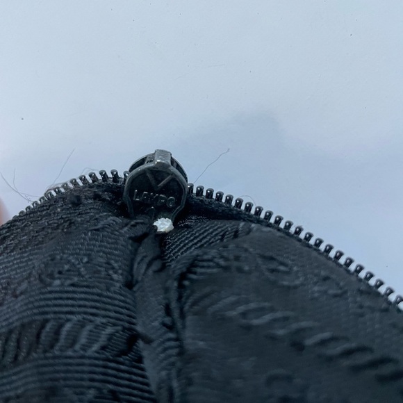 [SOLD]RARE FW2000 VINTAGE PRADA NERO QUILTED NYLON SHOULDER BAG WITH LEATHER TRM - Picture 3 of 12